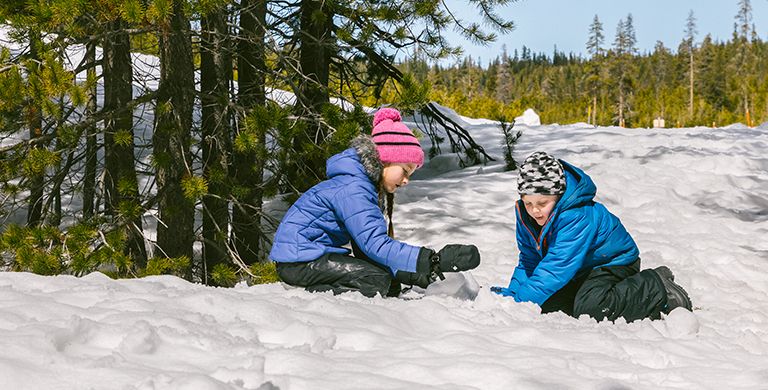 We’ve made a list below of some of the simplest and most enjoyable winter activities to do outside with the kiddos—for you and for them.